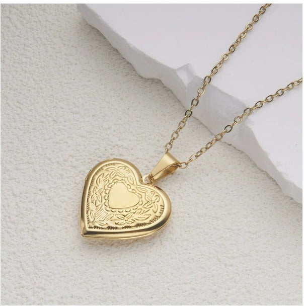 Gold large heart 29*29mm photo locket necklace with pendant and chain