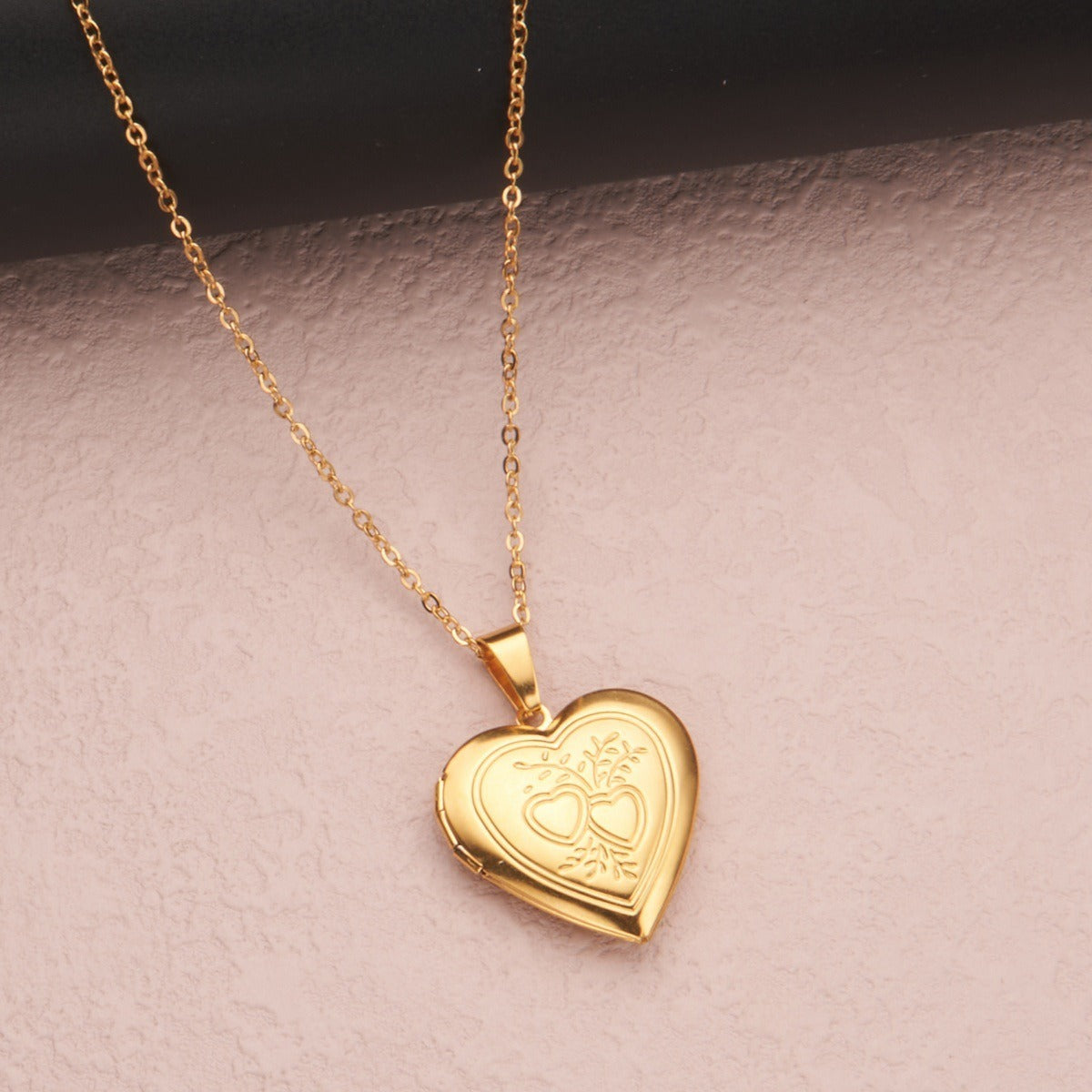 Gold small flower heart 22*19mm photo locket necklace with pendant and chain