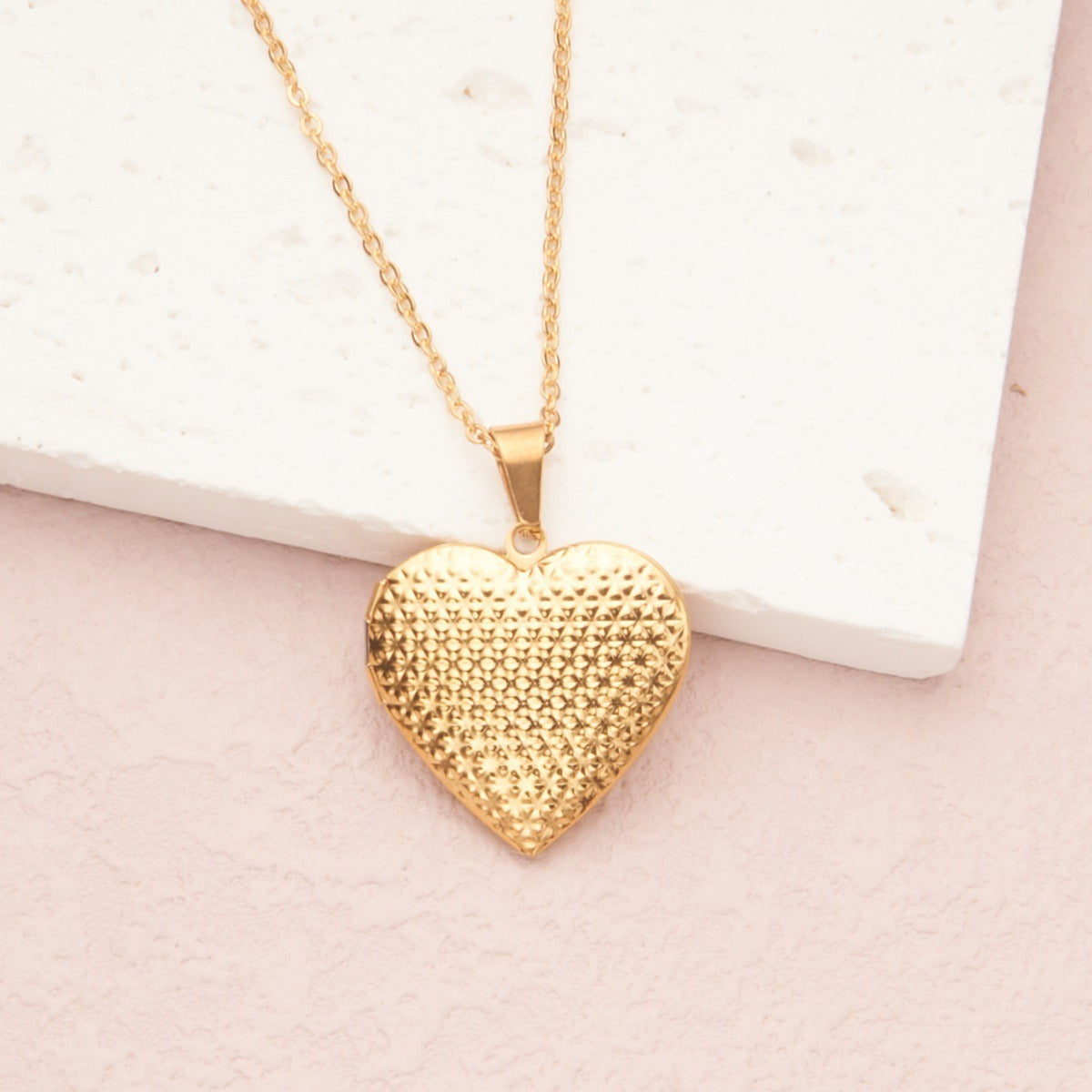 Gold small heart 22.5*24.5mm photo locket necklace with pendant and chain